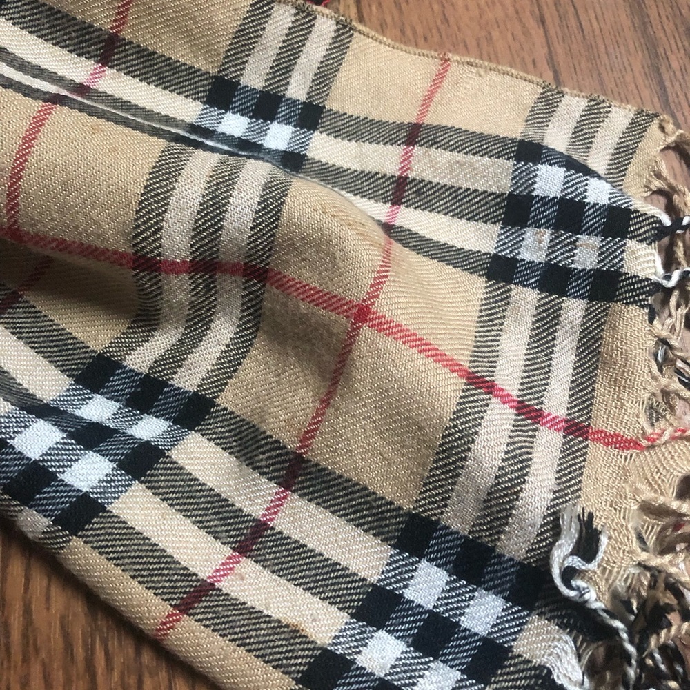 Burberry
Lightweight Giant Check Wool & Silk Scarf - Picture 2 of 8